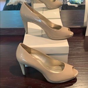 Peep Toe Bandolino Pumps